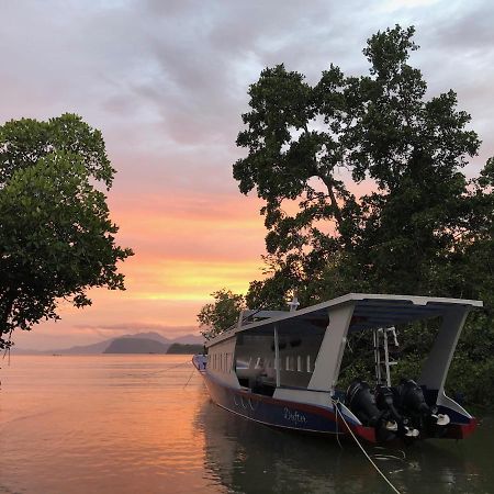 Nomad Divers Bangka Likupang Esterno foto
