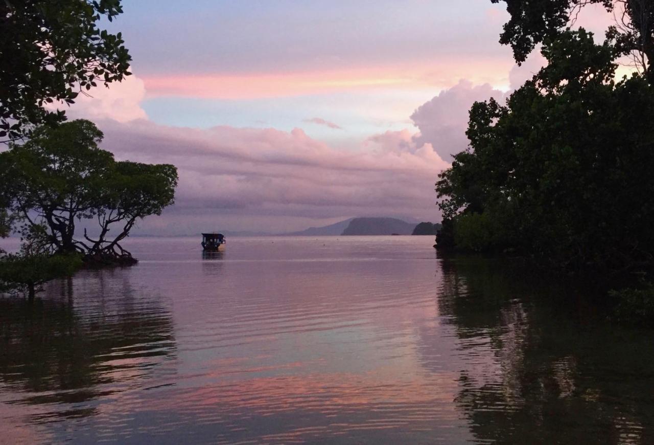 Nomad Divers Bangka Likupang Esterno foto